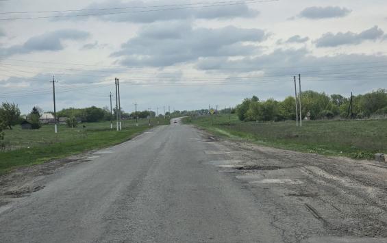 Жители Курской области уже привыкли к ямам на дорогах